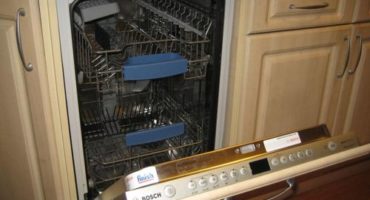 Πώς να στερεώσετε ή να αφαιρέσετε την πρόσοψη στο πλυντήριο πιάτων