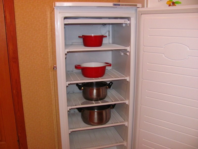 Cómo descongelar rápida y correctamente un congelador y qué hacer con los alimentos durante la descongelación