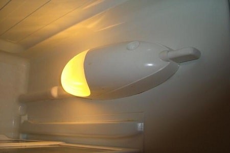 Подмяна на крушка в хладилник: видове лампи за хладилно оборудване и препоръки за подмяна в различни версии