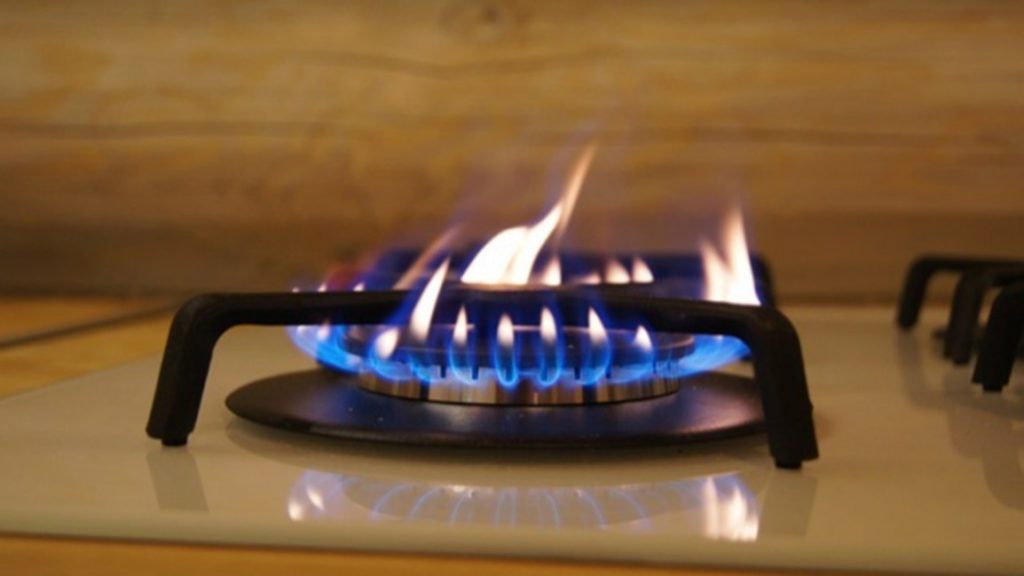 Защо горелката на газовата печка пуши и как сами да отстраните проблема