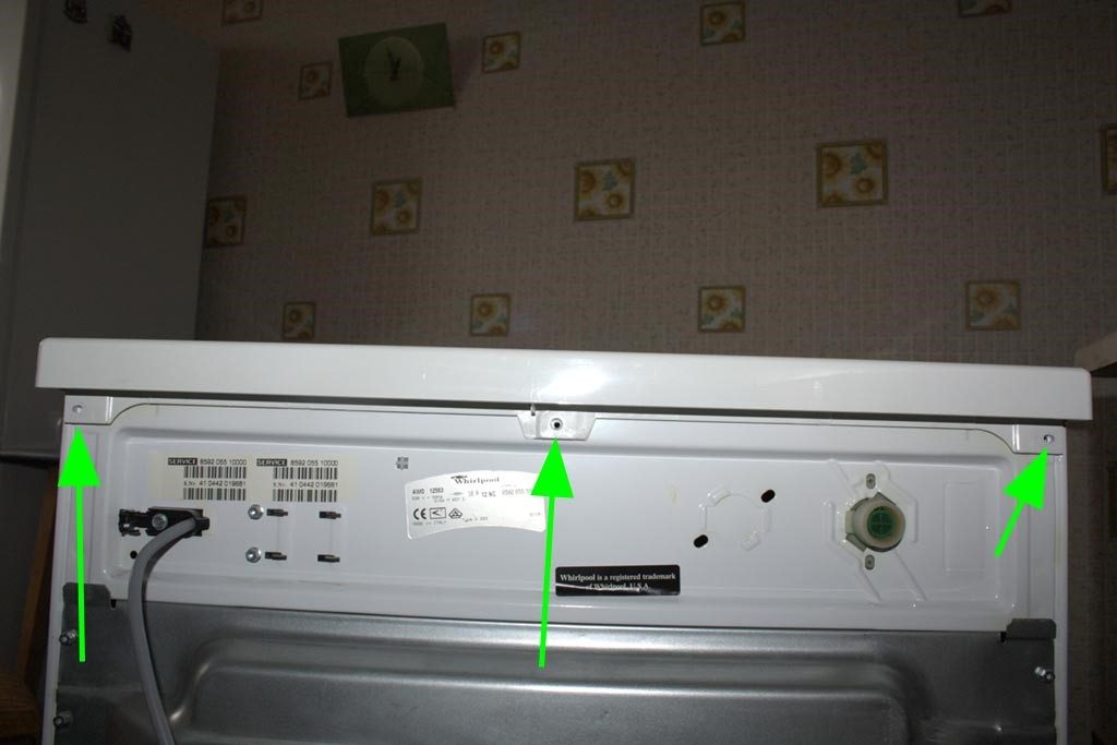 Instruktioner: Sådan fjernes topdækslet på køleskabet med dine egne hænder, og hvad der er nødvendigt til dette