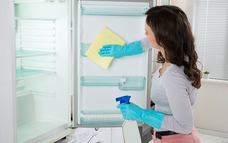 Hur avfrostas olika typer av kylskåp: förberedelse och regler för avfrostning