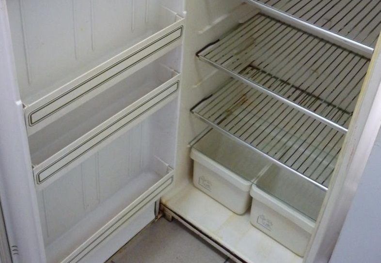 Faites-le vous-même réparer le joint de la porte du réfrigérateur - comment changer l'élastique et régler la porte