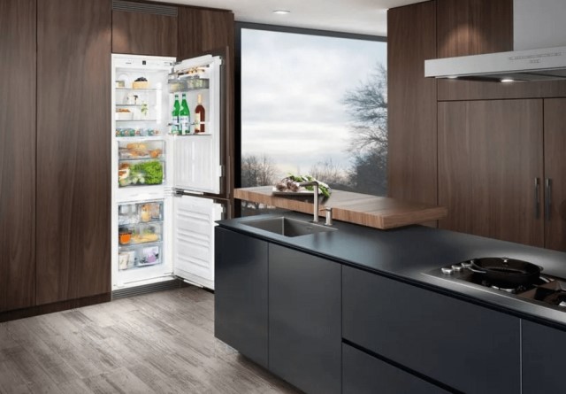¿Cuál es la diferencia entre un refrigerador empotrado y un refrigerador normal?