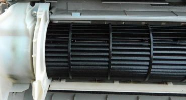 El dispositivo y el principio de funcionamiento del ventilador del aire acondicionado.