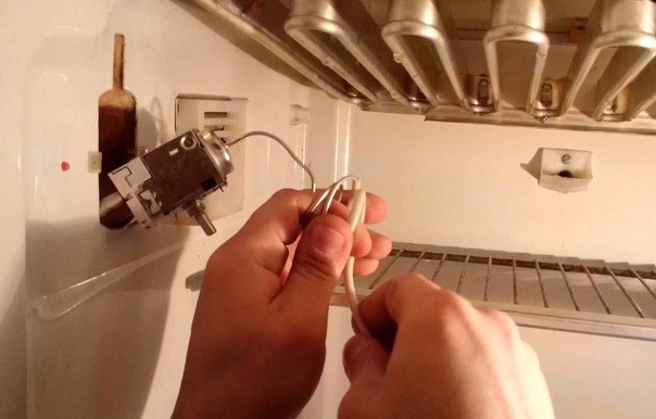 Pourquoi le réfrigérateur est très froid et que faire - causes courantes et moyens de réparer les pannes