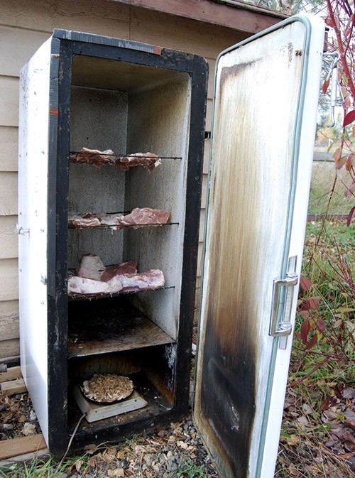 Comment se débarrasser d'un vieux réfrigérateur: règles d'élimination conformément à la loi, sociétés de réception de vieux équipements, options maison