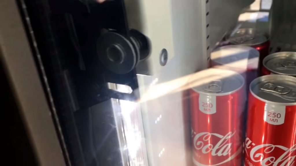 Kā atvērt Pepsi vai Coca-Cola ledusskapi bez tālvadības pults un taustiņu darbības algoritma