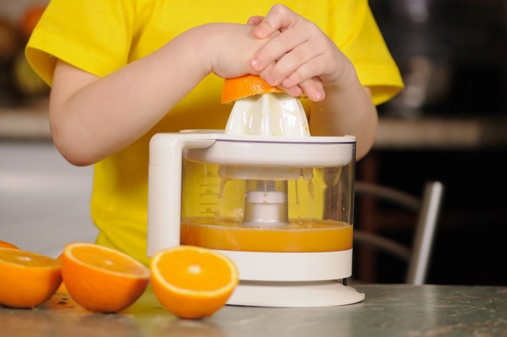 Hur man väljer en juicepress för frukt och grönsaker för hemmet: valalternativ och bruksanvisning