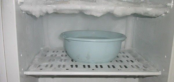 Kā uzstādīt un savienot saldētavu, kā ieslēgt saldētavu pēc atkausēšanas