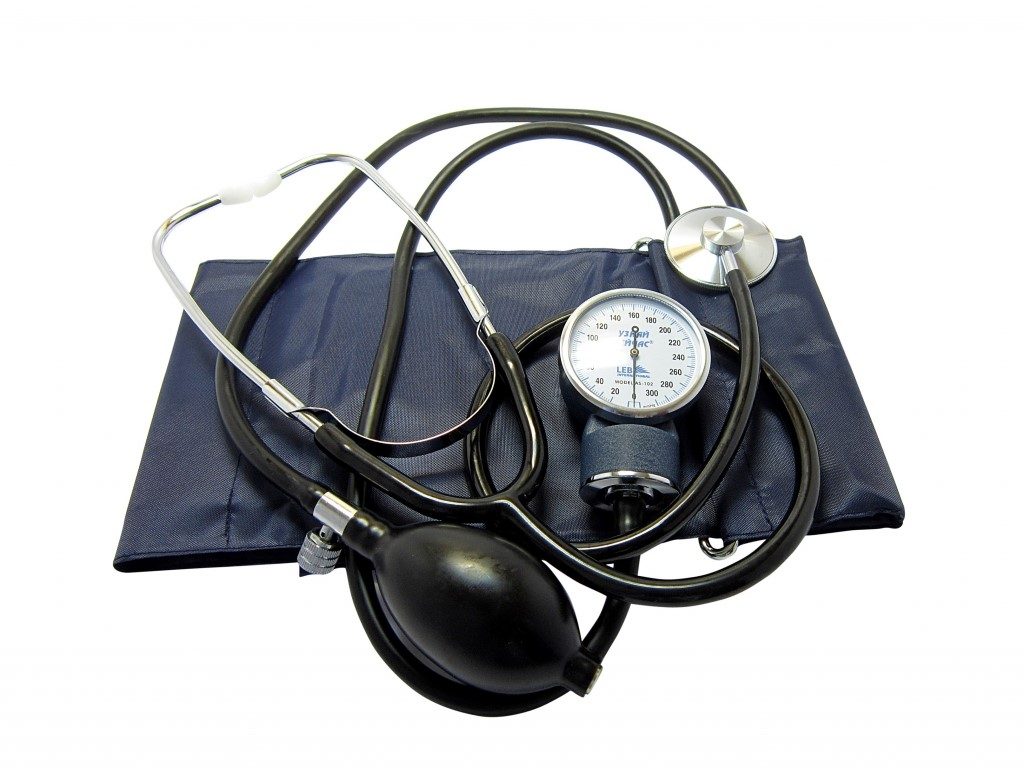 Lựa chọn tonometer nào tốt hơn để chọn sau 50? Đánh giá máy đo huyết áp tốt nhất trên cổ tay cho người già