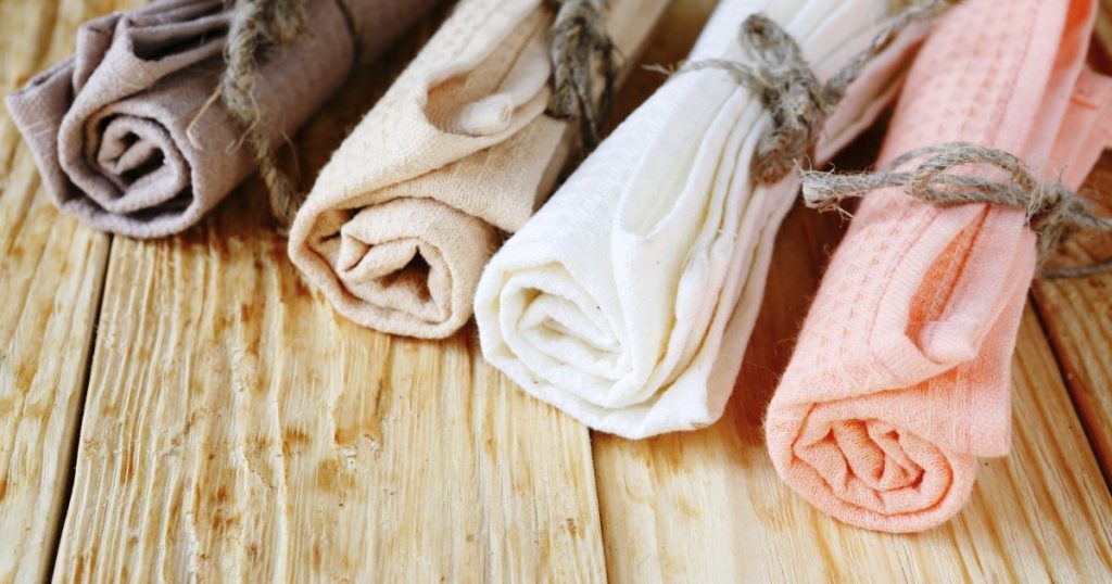 Uputa: kako prati i izbjeljivati ​​kuhinjske ručnike mikrovalnom pećnicom i sigurnosnim pravilima