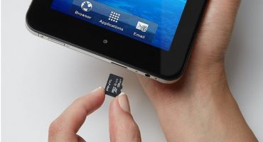Podłączamy pamięć flash USB do tabletu