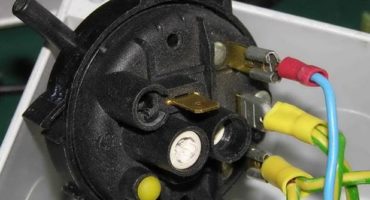 Cách kiểm tra cảm biến mực nước (công tắc áp suất) trong máy giặt, sửa chữa và thay thế cảm biến