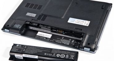 Hur du tar bort eller byter batteri på en bärbar dator