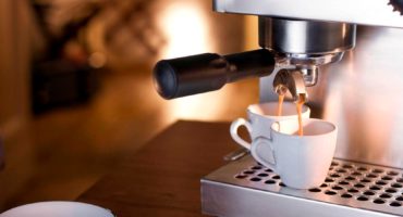 Druhy a typy kávovarů pro domácnost - výhody a nevýhody různých modelů